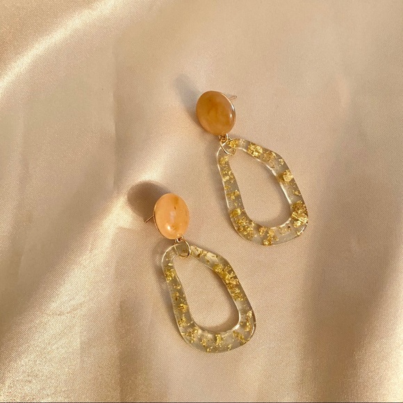 LAST ONE 💕Acrylic beige stone golden leaves - Picture 4 of 6